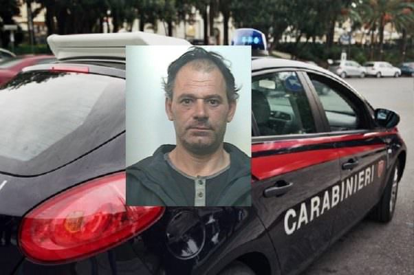 Si allontana da casa nonostante fosse agli arresti domiciliari: sorpreso dai carabinieri e arrestato