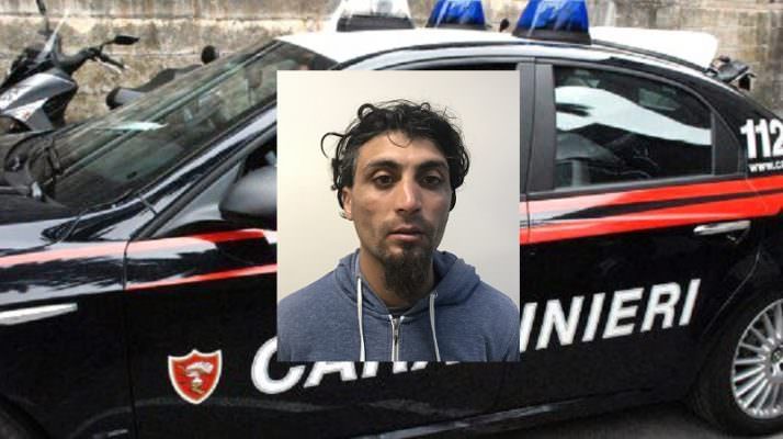 Portava addosso 11 grammi di hashish pronta per lo spaccio: arrestato tunisino