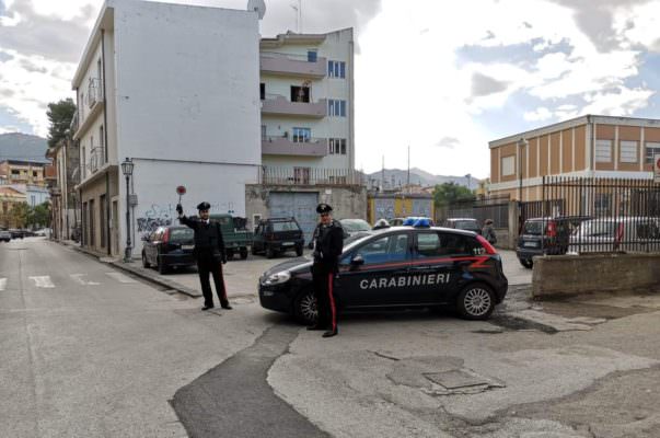 Si faceva pagare e prometteva assunzioni alle Poste: donna condannata a un anno e 7 mesi di domiciliari
