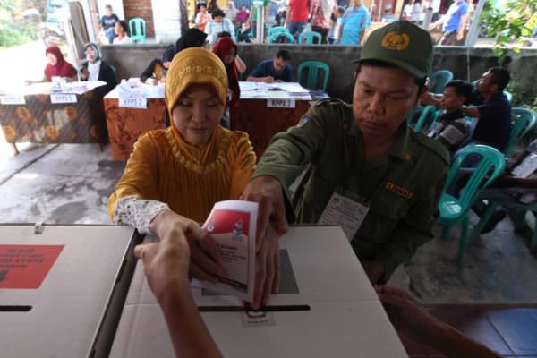 Indonesia al voto, elezioni finiscono in tragedia: morti per la fatica 272 scrutatori