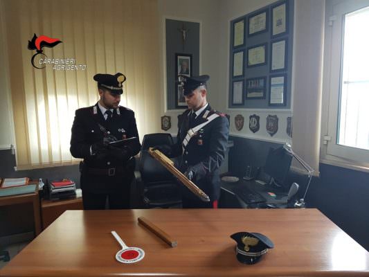 Rissa con mazza chiodata e bastone tra romeni: 3 arrestati e un minorenne denunciato