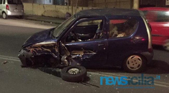 Catania, scontro tra due auto: ragazza sotto shock. Uomo fugge dopo l’incidente