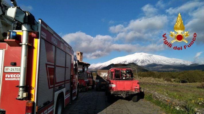 In bici sull’Etna, marito e moglie dispersi: ritrovati dai vigili del fuoco