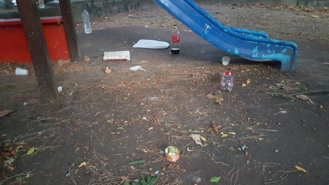 “Galline sgozzate in villa, spaccio e latrina”, Parco Falcone abbandonato – FOTO E VIDEO