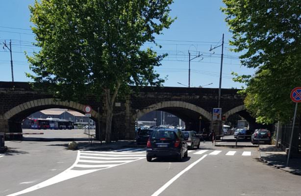 Catania, nuova corsia per agevolare l’ingresso al parcheggio Amt di via Dusmet: lavori completati in 3 giorni