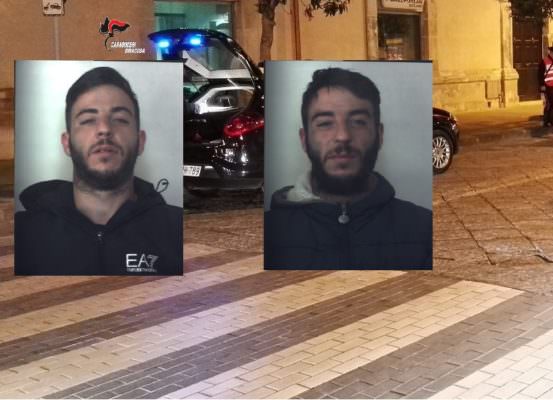 Gemelli e complici, 25enni catanesi compiono furto in bar: fuga in auto noleggiata e inseguimento nella notte