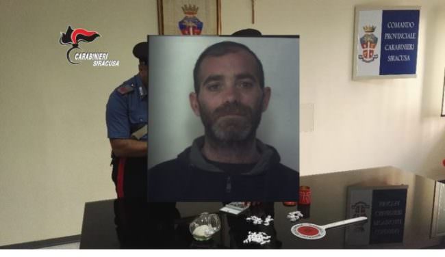 Marijuana a cocaina nell’intimo: scatta l’arresto