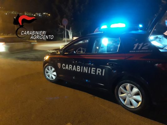 Marijuana “a bordo” in auto sulla statale 624: manette ai polsi per coppia di 20enni