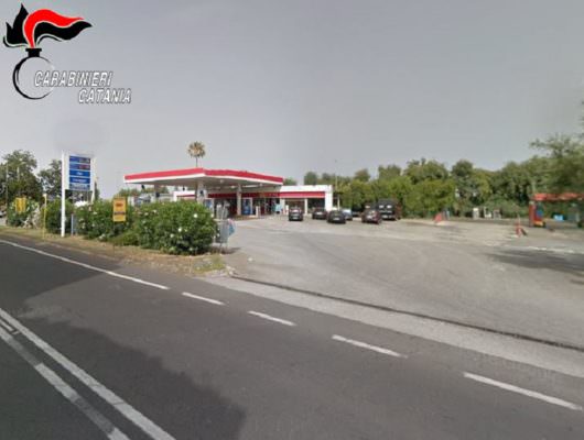 Minacciava i dipendenti, estorceva loro buoni pasto e stipendio: nel mirino titolare “Esso” di Acireale