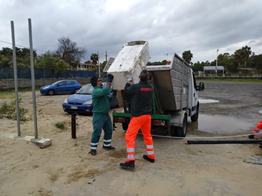 Ripulita la spiaggia libera n. 1 della Playa di Catania: quasi un quintale di rifiuti – FOTO