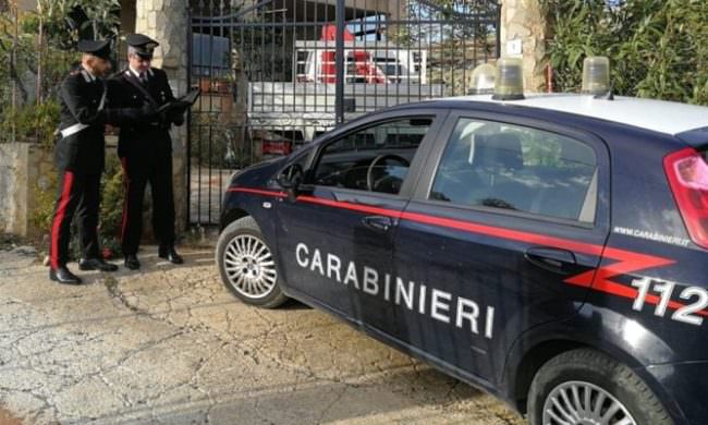 Sorpresi ad asportare materiale edile in un’area confiscata: in manette due uomini