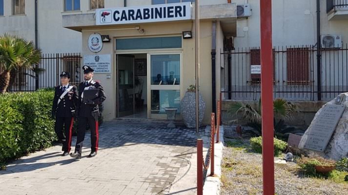 Oltre mezzo chilo di marijuana in auto: 3 uomini fermati ai caselli. Arrestati