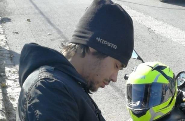 “Oggi pensavo di salutarti, ma non c’eri più. Addio”: Gianni ha perso la sua battaglia dopo il grave incidente in moto