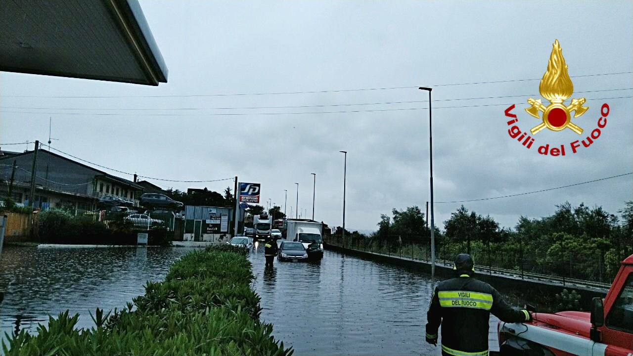 Bomba d’acqua su Catania: decine gli interventi dei vigili del fuoco – FOTO