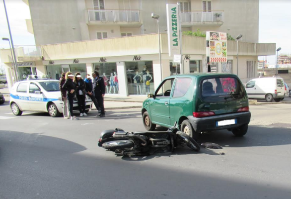 Due incidenti stradali in poche ore: feriti due minorenni sugli scooter