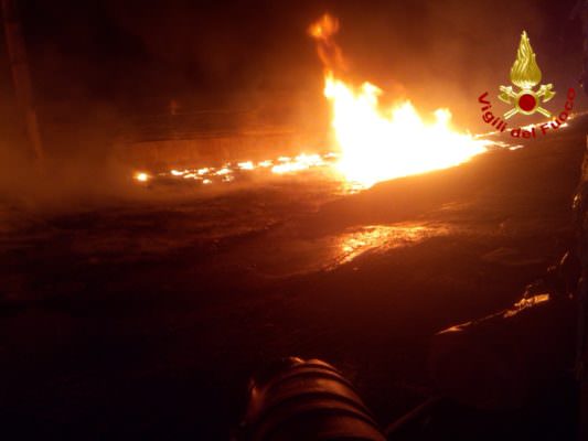 Fuoco e fiamme nel Catanese, non è esclusa natura dolosa