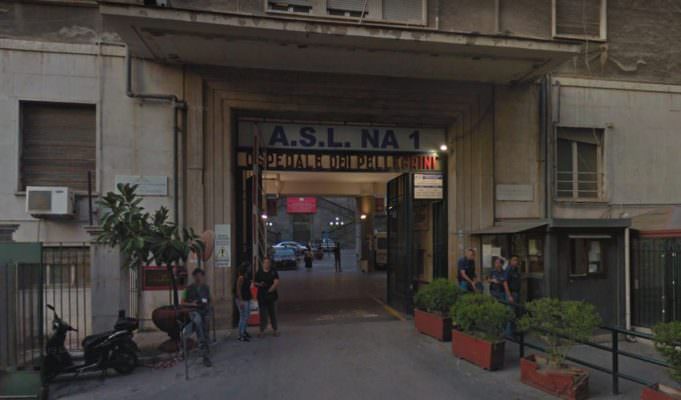 Sparatoria al pronto soccorso: uomo col volto coperto apre il fuoco e scappa