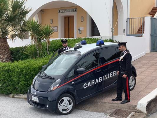 Spaccio di droga tra turisti e giovani: scatta il divieto di dimora per due uomini