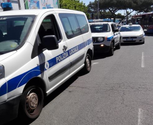 Catania: parcheggiatori e lavavetri nel mirino della polizia. Controlli da via Vincenzo Giuffrida a corso Sicilia