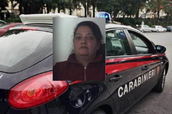 Rapina aggravata, tentata violenza privata e furto: in manette una 48enne