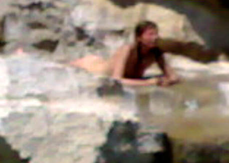 Turista 25enne fa il bagno nuda nella fontana: “Non pensavo fosse vietato”