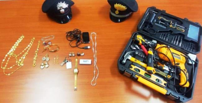 Imbianchino tinteggia casa di un’anziana vedova nel Catanese e poi la deruba: denunciato 42enne