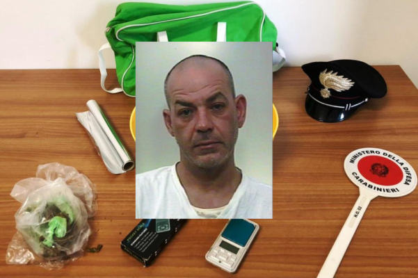 Droga “fatta in casa” nel Catanese: 44enne finisce agli arresti domiciliari