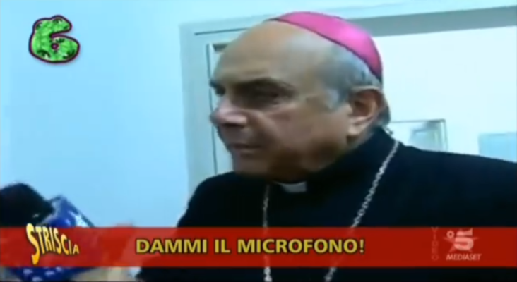 Monsignor Gristina e i microfoni “strappati” ai giornalisti, il video finisce su Striscia La Notizia – VIDEO
