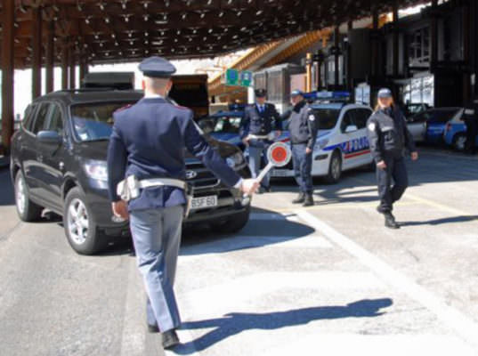 Violenta una richiedente asilo: mediatore culturale arrestato sul Monte Bianco