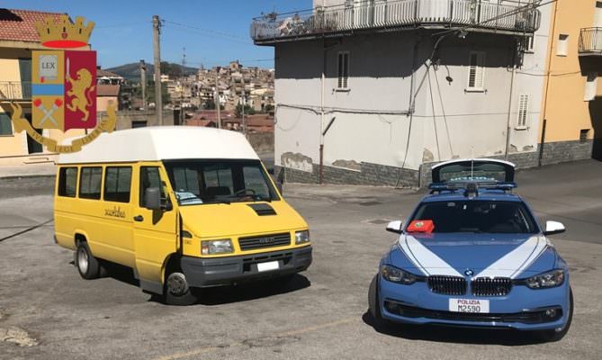 Controlli della Stradale: due scuolabus nel mirino, 7 verbali e 1.500 euro di multa