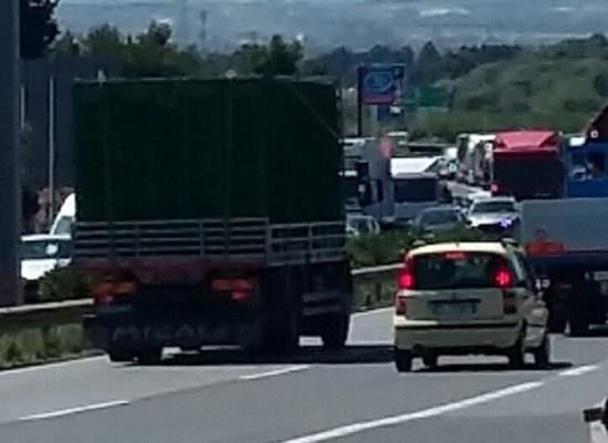 Tangenziale di Catania “bloccata”: tamponamento tra due auto e lunghe code in direzione Messina