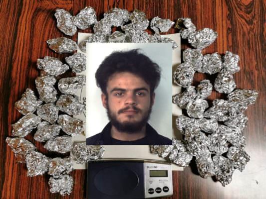 Catania, detenzione e spaccio di droga: in manette un 19enne