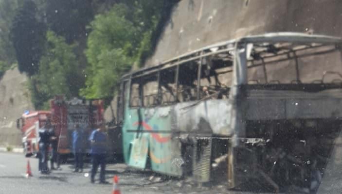 Bus in fiamme in autostrada: paura sulla A20 – VIDEO