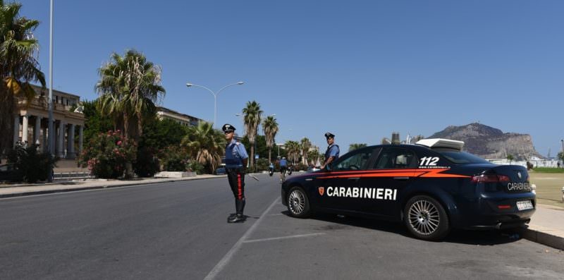 Al mare a fare il bagno invece di andare ai domiciliari: 45enne finisce in carcere