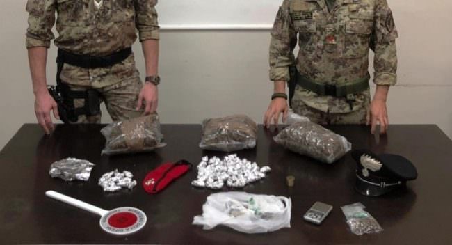 Droga per 15mila euro in casa: scatta il blitz nel Catanese