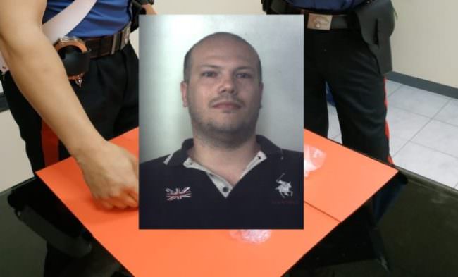 Supermarket della droga in casa: sequestrati cocaina, crack e hashish