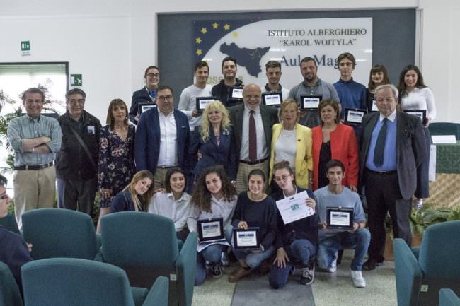 “Thevoicekw” al “Wojtyla” e allo “Spedalieri” di Catania, le FOTO dei premiati alla prima edizione