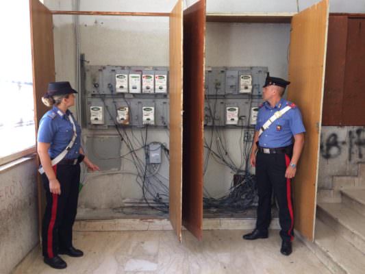 Allaccio abusivo alla rete elettrica, coinvolto il “palazzo di ferro”: 3 arresti e 39 denunce