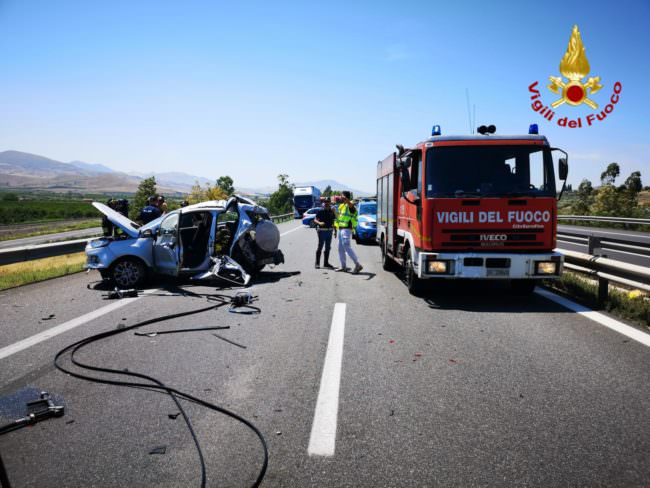 Il malore della bimba, la sosta nella corsia d’emergenza e lo schianto mortale sulla A19: la vittima è Maria Livera