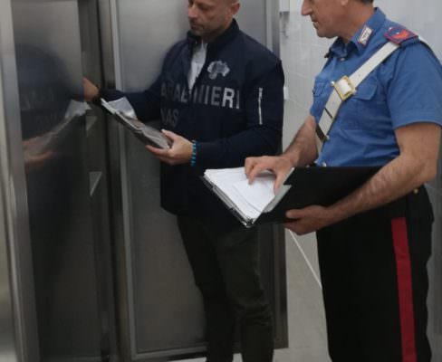 Carenze igienico-sanitarie e lavoratori in nero: stangata per due ristoranti