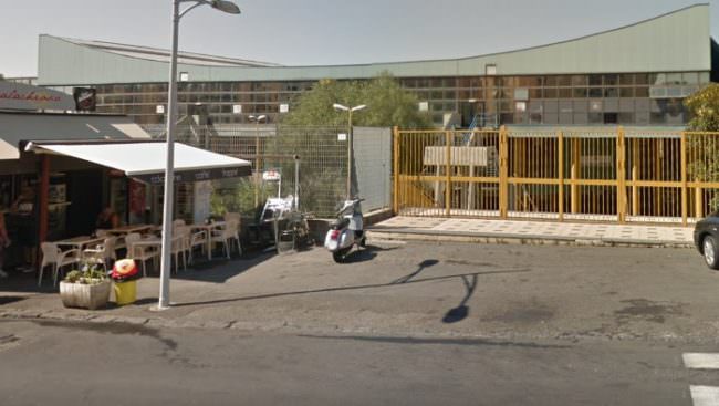 Incappucciati dentro il palazzetto dello sport in Corso Indipendenza: tentano fuga, fermati pregiudicati