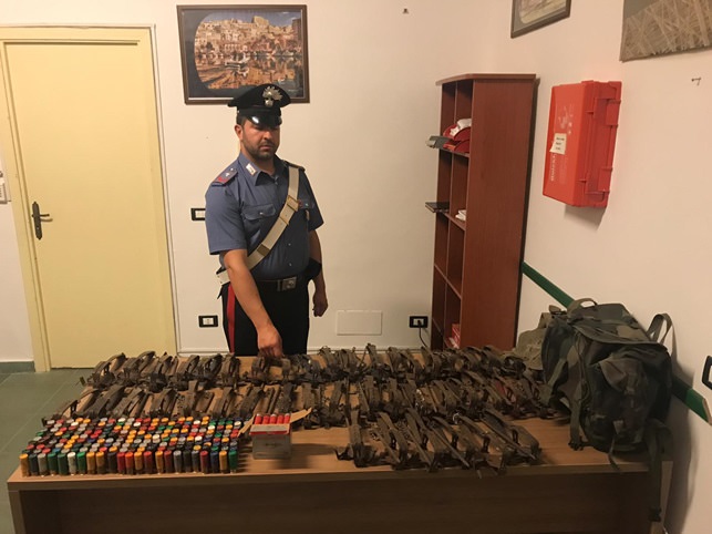 Deteneva illegalmente munizioni per armi da caccia e trappole vietate: denunciato 33enne