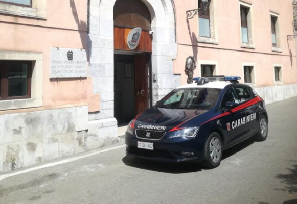 Depredano quattro attività commerciali nel centro di Taormina, arrestata anziana coppia ligure