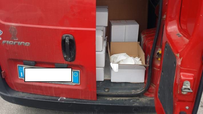 Buste di plastica non biodegradabili: maxi multa per il conducente di un furgoncino