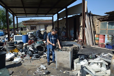 Furto di rame e “discarica” abusiva a Catania: sequestrato terreno di 1.000 mq – FOTO