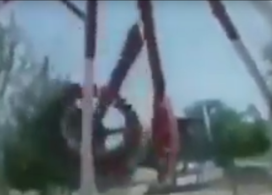 Giostra rotante si spezza e crolla: morta una 19enne – VIDEO