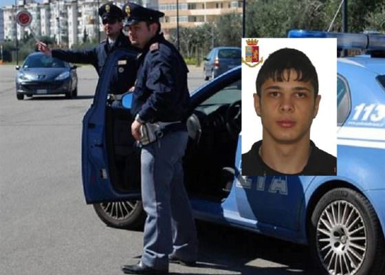 Non si ferma all’Alt degli agenti e tenta di travolgerli: arrestato 26enne. Guidava senza patente