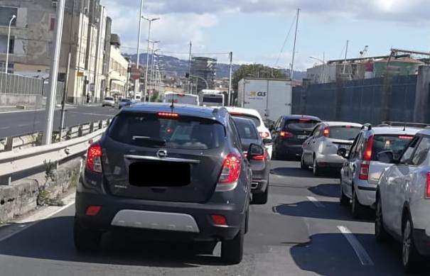 Catania, problemi alla viabilità in via Tempio e via XXXI maggio: “Bisogna intervenire al più presto”