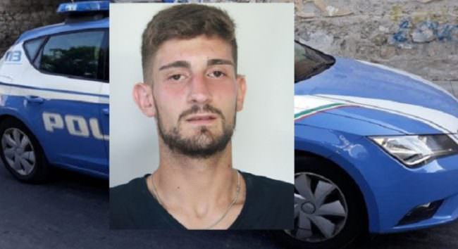 In giro per San Cristoforo nonostante gli arresti domiciliari, 20enne si “nasconde” sotto un’auto in sosta