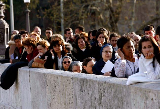 IN ITALIA POPOLAZIONE IN CALO, NASCITE AL MINIMO STORICO